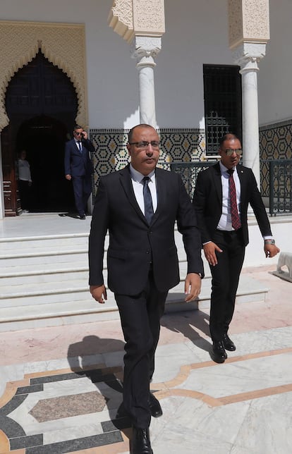 El designado primer ministro, Hichem Mechichi, acude a una reunión el pasado viernes en Túnez para intentar formar Gobierno.