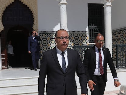 El designado primer ministro, Hichem Mechichi, acude a una reunión el pasado viernes en Túnez para intentar formar Gobierno.