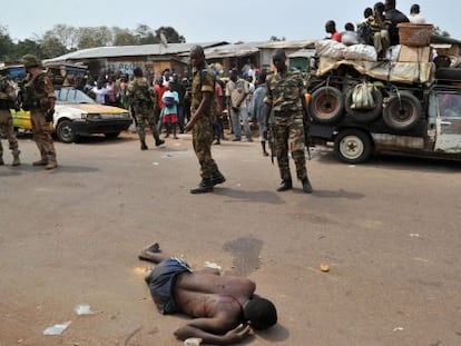 El cuerpo de un ciudadano mus&uacute;lman, apaleado hasta la muerte, en Bangui. 