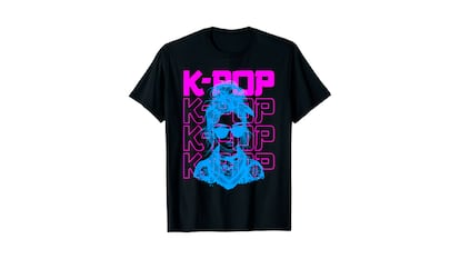 Regalos guerreras kpop sobre fondo blanco.