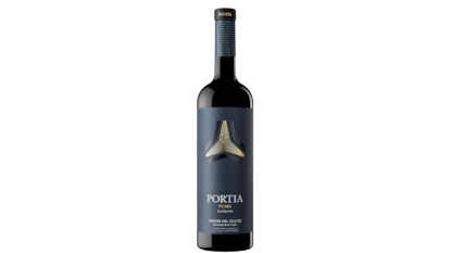 Una de las grandes joyas de la bodega, Portia Prima es un vino equilibrado y estructurado, con notas de vainilla, frutos negros y cacao, que ha recibido 93 puntos James Suckling y 91 en la Guía Peñín.