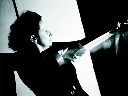 La artista Nieves Correa, durante una <i>performance</i>.