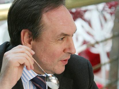 Níkonov gestiona 47 centros para extender el ruso.