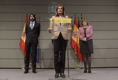 La ministra de Trabajo, Fátima Báñez, durante su comparecencia ante la prensa tras la reunión mantenida con sindicatos y empresarios