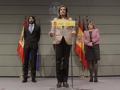 La ministra de Trabajo, Fátima Báñez, durante su comparecencia ante la prensa tras la reunión mantenida con sindicatos y empresarios