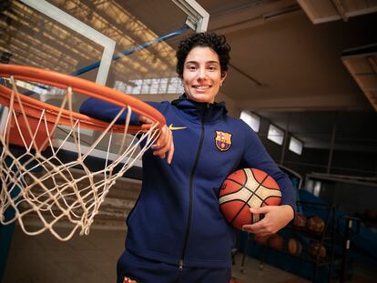 Ainhoa López, jugadora de baloncesto del Barcelona, en el Pabellón Municipal de Deportes Juan Carlos Navarro de Sant Feliu del Llobregat.