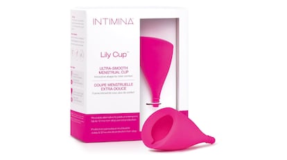 Copa menstrual tamaño B  diseñada especialmente para las mujeres que han dado a luz por vía vaginal, tienen un suelo pélvico débil, un flujo abundante o el cérvix alto