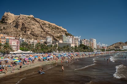 Imagen de la playa del Postiguet. Getty Images)