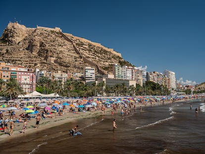 Imagen de la playa del Postiguet. Getty Images)