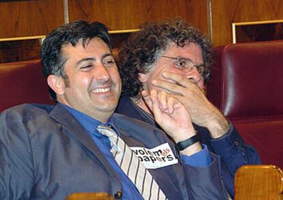 El portavoz de ERC, Joan Puigcercós (a la izquierda), con el diputado de su partido Joan Tardà, en el Congreso.