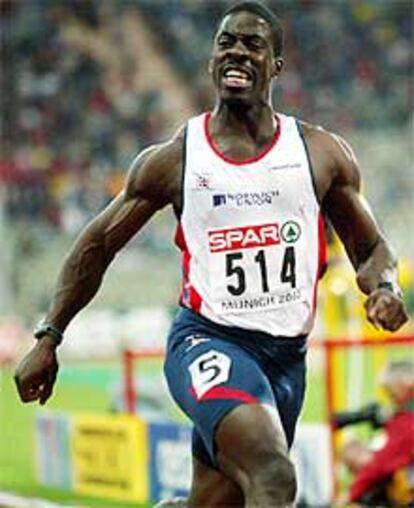 El británico Dwain Chambers, tras haber llegado primero en los 100 metros lisos de los campeonatos europeos de 2002.