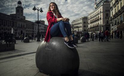 Celia Jiménez, en la Puerta del Sol de Madrid antes de viajar a Australia.