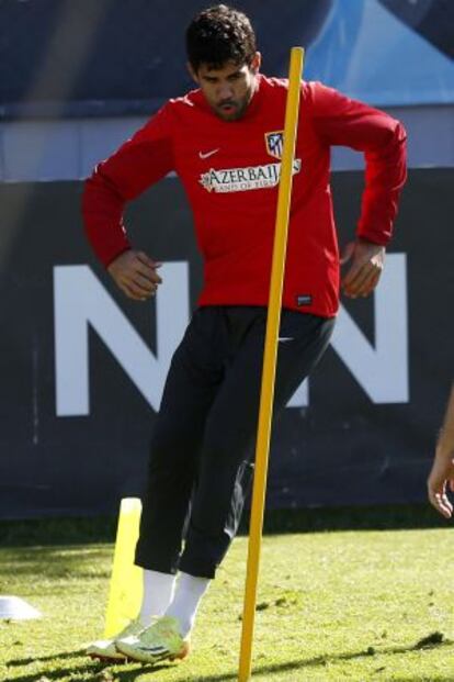 Diego Costa en el último entrenamiento antes de viajar a Barcelona.