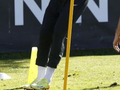 Diego Costa en el último entrenamiento antes de viajar a Barcelona.