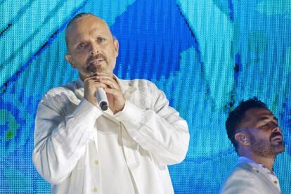 Miguel Bosé durant la seva actuació al Festival de Cap Roig.