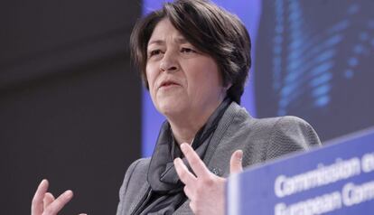 La comisaria de Transportes de la UE, Violeta Bulc. / EFE