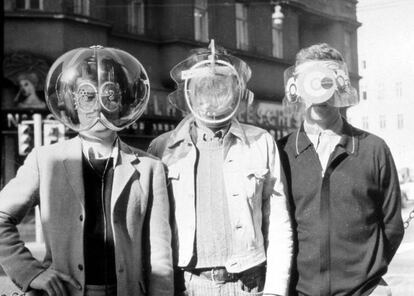 Las tres máscaras del proyecto 'Environment Transformer', con el que el grupo Haus-Rucker-Co ofrecía distintas maneras de experimentar el entorno, psicodélicas y distorsionadas.