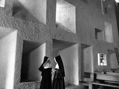 Dos monjas hablan de Le Corbusier