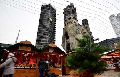 Puestos del mercado navideño de Breitscheidplatz en Berlín.