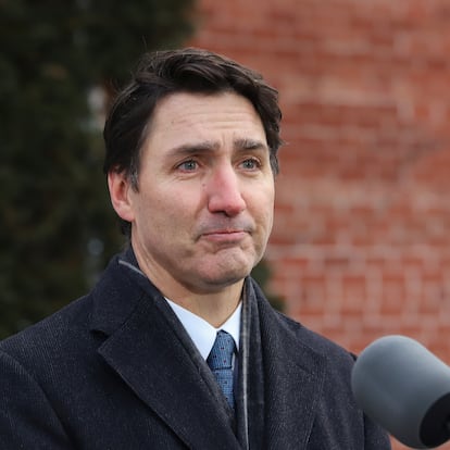 Canada's Prime Minister Justin Trudeau speaks to reporters, announcing he intends to step down as Liberal Party leader and Prime Minister, but he will stay on in his post until a replacement has been chosen, from his Rideau Cottage residence in Ottawa, Ontario, Canada, January 6, 2025. REUTERS/Patrick Doyle