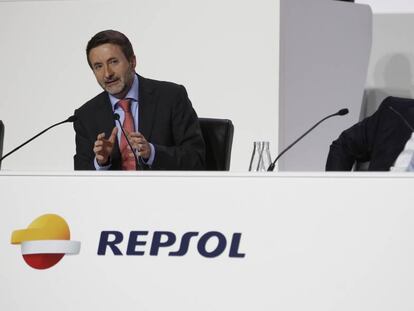 Josu Jon Imaz y Antoni Brufau, en la junta de accionistas de Repsol