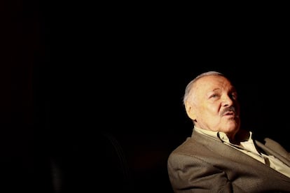 José Luis Cuevas durante la inauguración de una exposición dedicada a su esposa Beatriz, en julio de 2009.