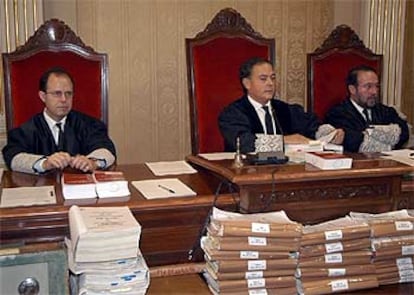 Los magistrados, poco antes de comenzar el juicio en la Audiencia de Girona.