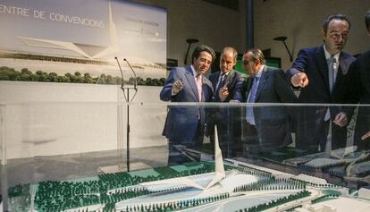 Santiago Calatrava, Francisco Camps, Carlos Fabra y Alberto Fabra, en la presentación de la maqueta del proyecto en Castellón en 2008.