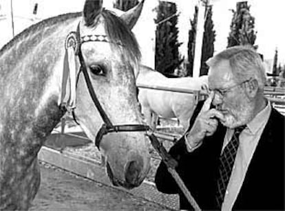 Miguel Arias Cañete, ayer, en la feria de ganado celebrada en Ronda.