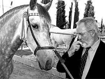 Miguel Arias Cañete, ayer, en la feria de ganado celebrada en Ronda.