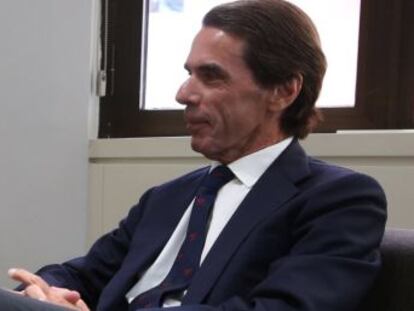 El expresidente del Gobierno se entrevista con Pablo Casado en la sede del partido, que hacía dos años y siete meses que no pisaba