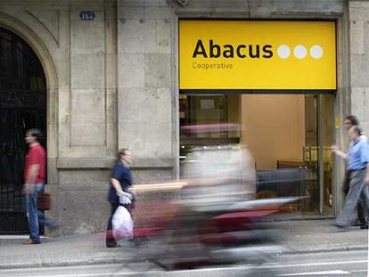 Librería de la cooperativa Abacus, en la calle de Balmes de Barcelona.