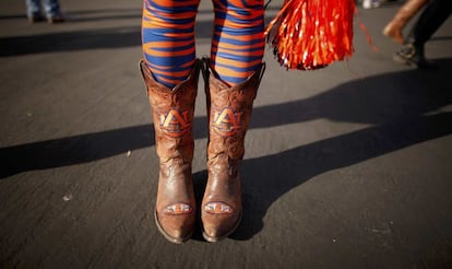 Una fan del equipo de fútbol americano de Auburn 