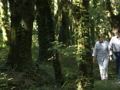 Mariano Rajoy recorre un tramo del Camino de Santiago con la canciller alemana Angela Merkel, en 2014.
