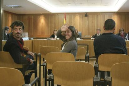 Los presuntos etarras Daniel Pastor (izquierda), Beatriz Etxebarria e Iñigo Zapirain, al inicio del juicio en la Audiencia Nacional.