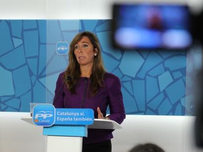 Alicia Sánchez-Camacho, presidenta del PP catalán, en la rueda de prensa de esta mañana en la sede de su partido.