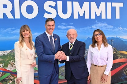 Desde la izquierda, Begoña Gómez, Pedro Sánchez, Luiz Inácio Lula da Silva y Janja Lula da Silva, en la cumbre del G-20 el lunes.