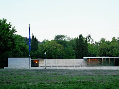 Reconstrucci&oacute;n del pabell&oacute;n en los ochenta que Mies van der Rohe levant&oacute; en Montjuich durante la Exposici&oacute;n Universal de 1929.