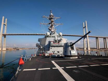 The U.S. destroyer 'USS Laboon' in the Suez Canal on December 18, 2009.