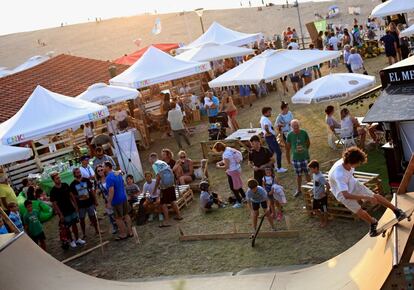 Vista general de uno de los espacios habilitados para el festival junto a la playa de la localidad coruñesa de Valdoviño.