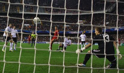 Thomas Mueller marca el gol del ampate.