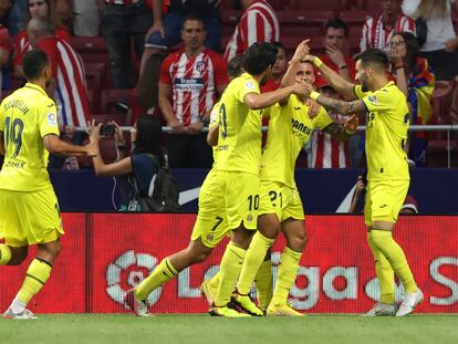 Villarreal's Spanish forward Yeremi Pino (2R) celebrates scoring the opening goal during the Spanish League football match between Club Atletico de Madrid and Villarreal at the Wanda Metropolitano stadium in Madrid on August 21, 2022. (Photo by Thomas COEX / AFP)