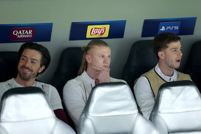 Los jugadores, desde la izquierda, Jack Grealish, Erling Haaland y James McAtee del Manchester City, antes de comenzar el partido.