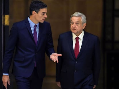 Pedro Sánchez, presidente del Gobierno español, junto al mandatario mexicano, Andrés Manuel López Obrador.