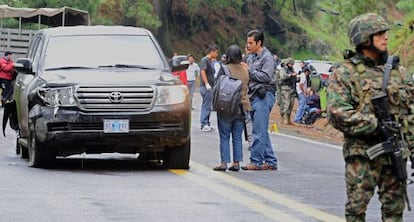 El veh&iacute;culo diplom&aacute;tico atacado en Morelos. 
