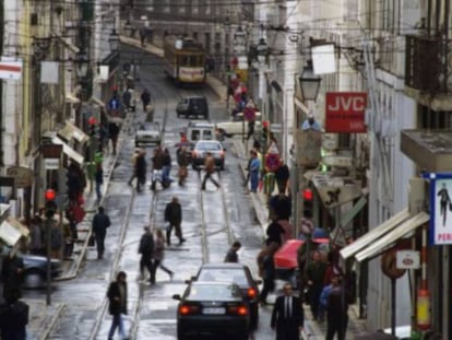vista de una calle de Lisboa.