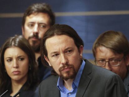 Pablo Iglesias en el Congreso de los Diputados tras anunciar que presentar&aacute;n una moci&oacute;n de censura contra Mariano Rajoy