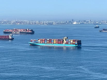 Barcos portacontenedores, esperando su turno para entrar en el puerto de Los Angeles (EE UU) el pasado 1 de octubre.