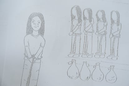 Los dibujos se los obsequio a sus compañeras antes de su deportación.