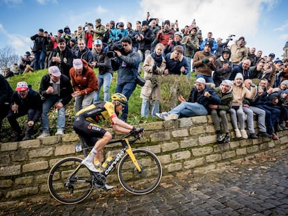 Dylan Van Baarle, del Jumbo-Visma, durante la Omloop.